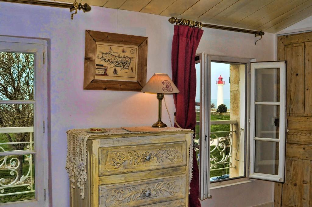 Le Corps De Garde Bed & Breakfast Saint-Martin-de-Re Exterior photo