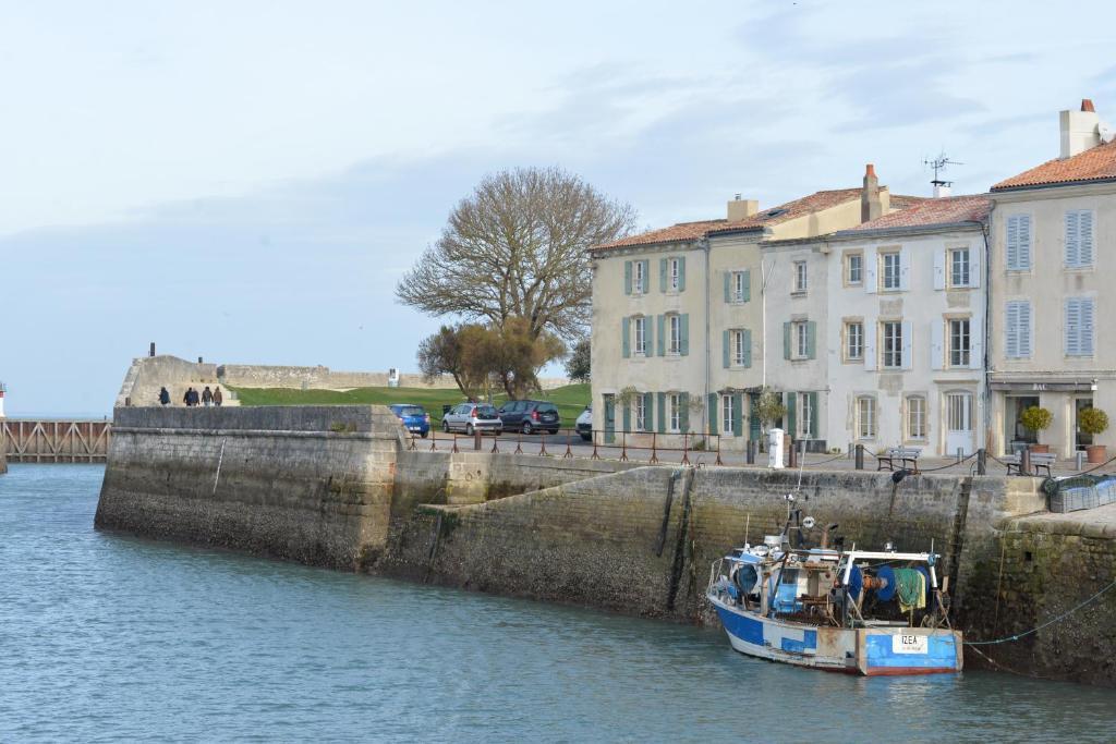 Le Corps De Garde Bed & Breakfast Saint-Martin-de-Re Exterior photo