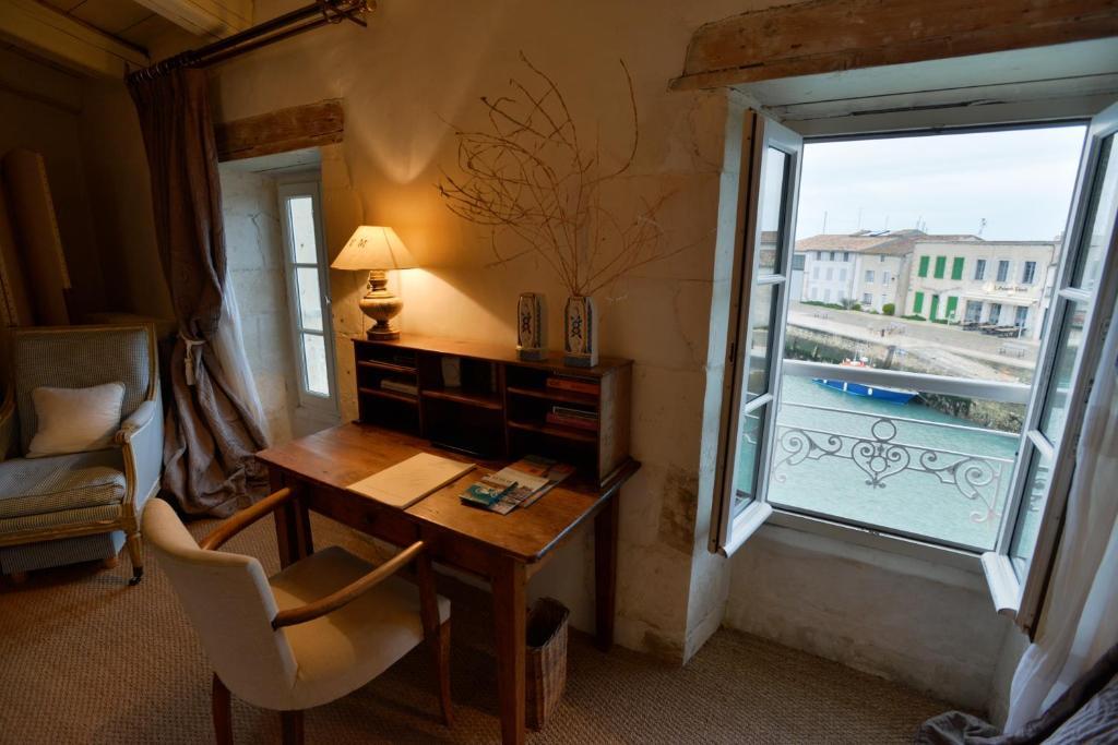 Le Corps De Garde Bed & Breakfast Saint-Martin-de-Re Exterior photo
