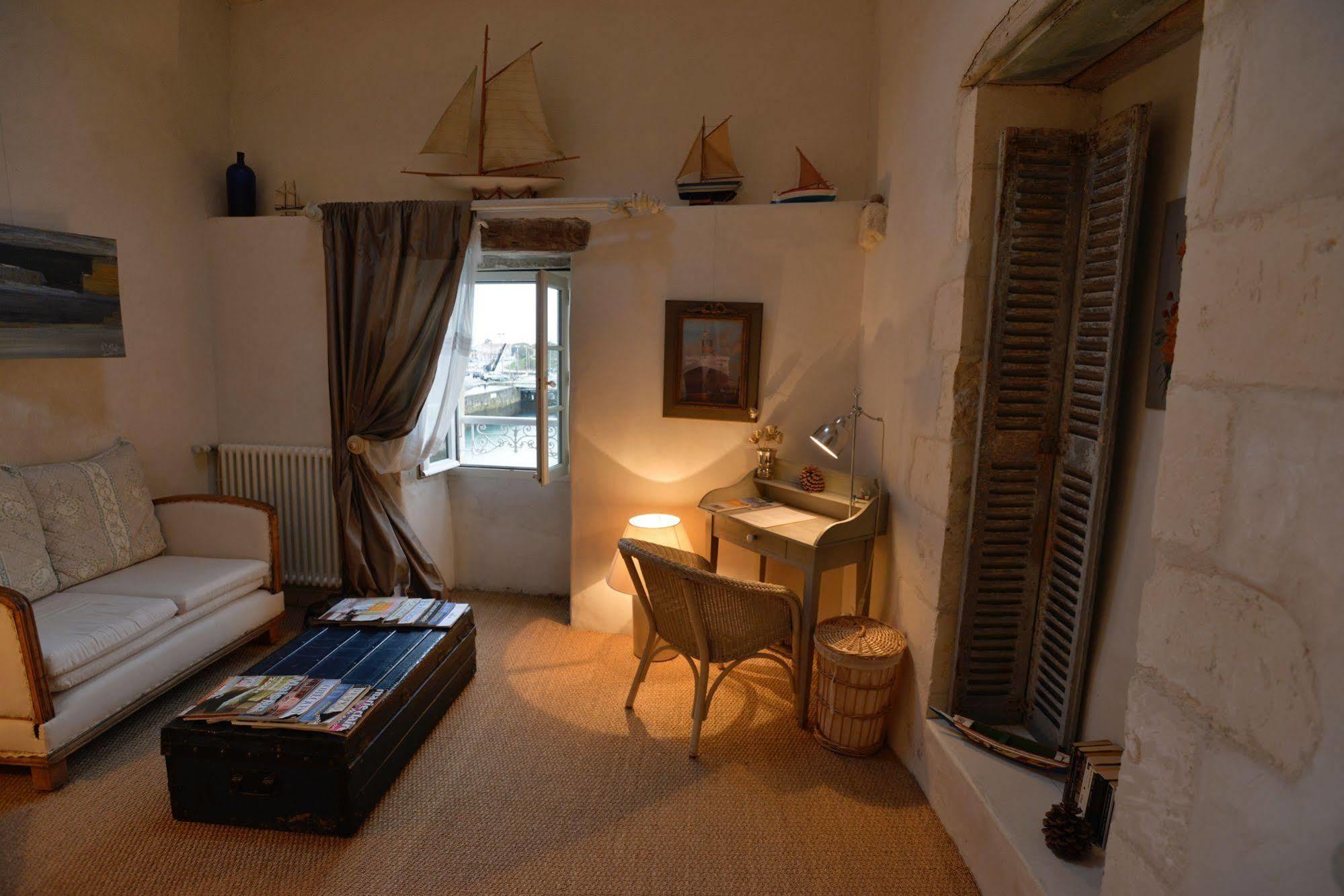 Le Corps De Garde Bed & Breakfast Saint-Martin-de-Re Exterior photo