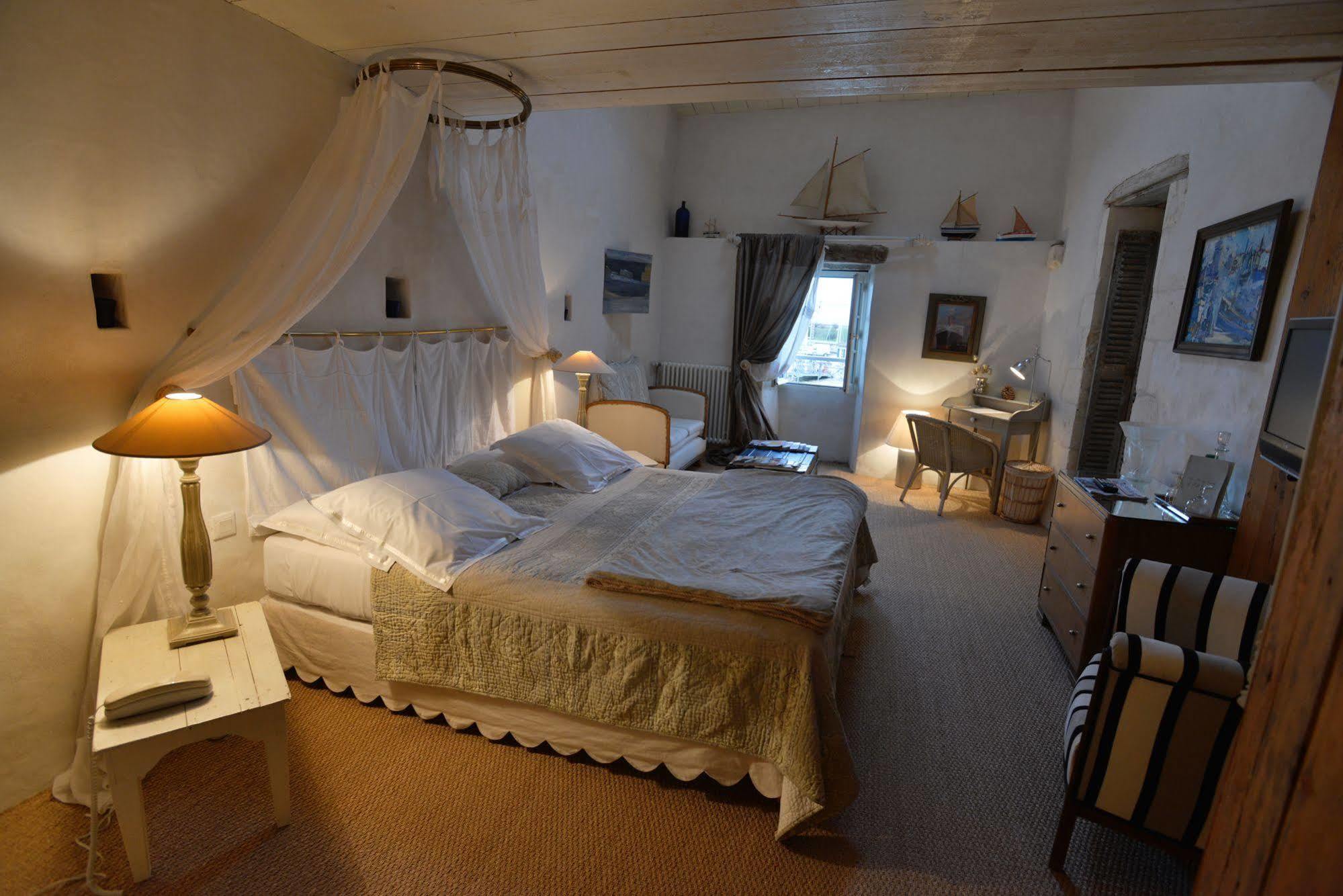 Le Corps De Garde Bed & Breakfast Saint-Martin-de-Re Exterior photo