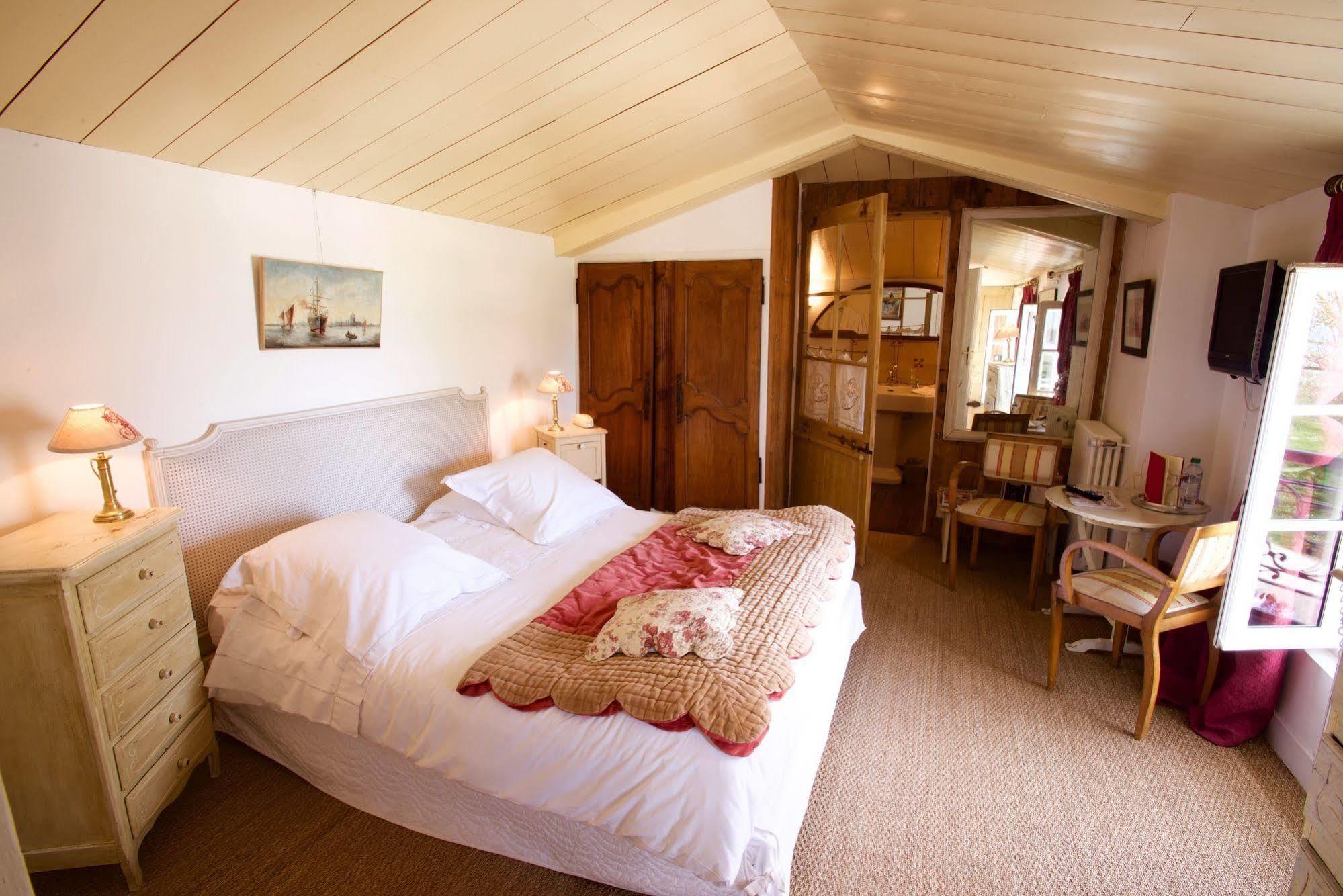 Le Corps De Garde Bed & Breakfast Saint-Martin-de-Re Exterior photo