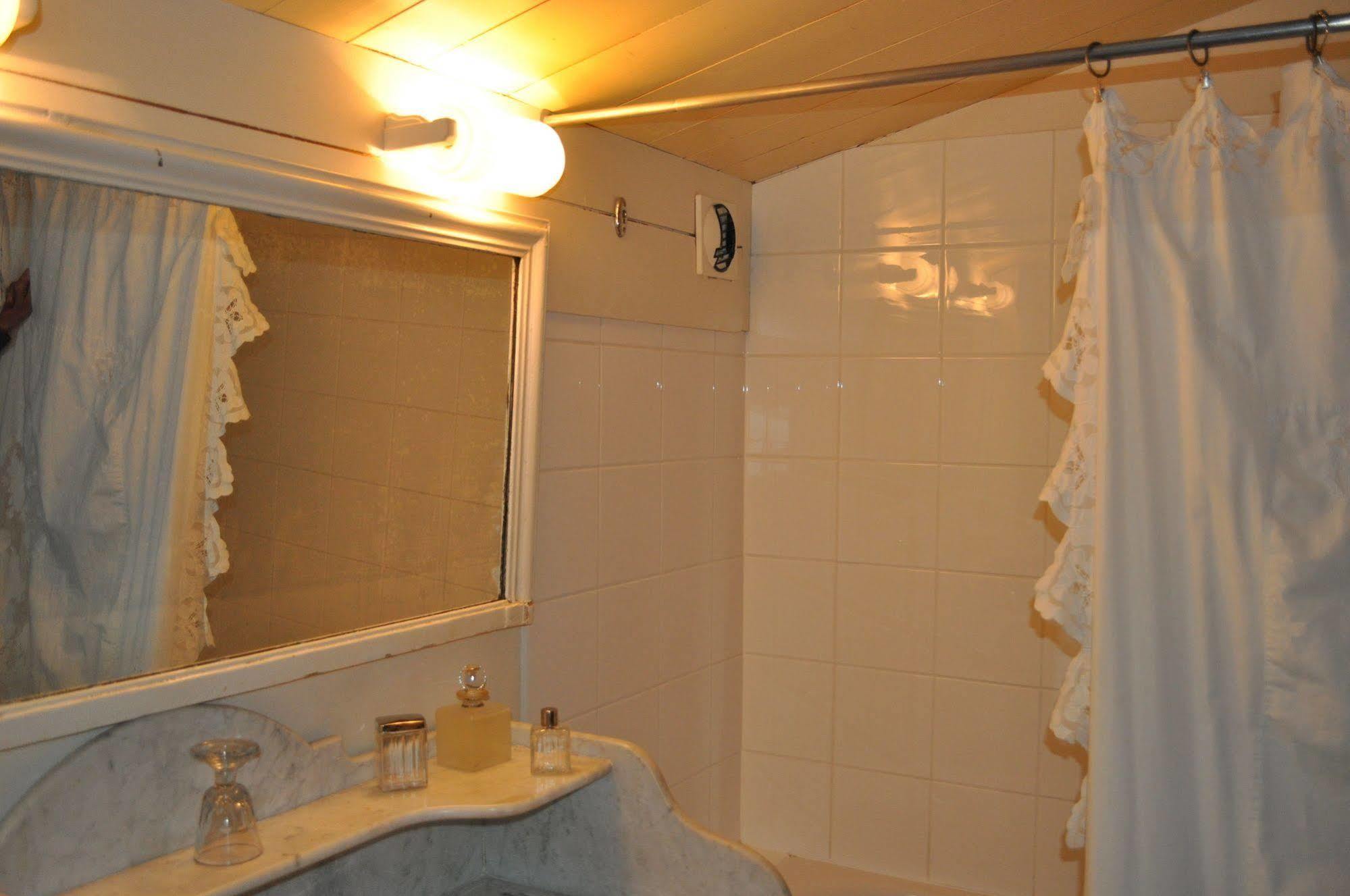 Le Corps De Garde Bed & Breakfast Saint-Martin-de-Re Exterior photo