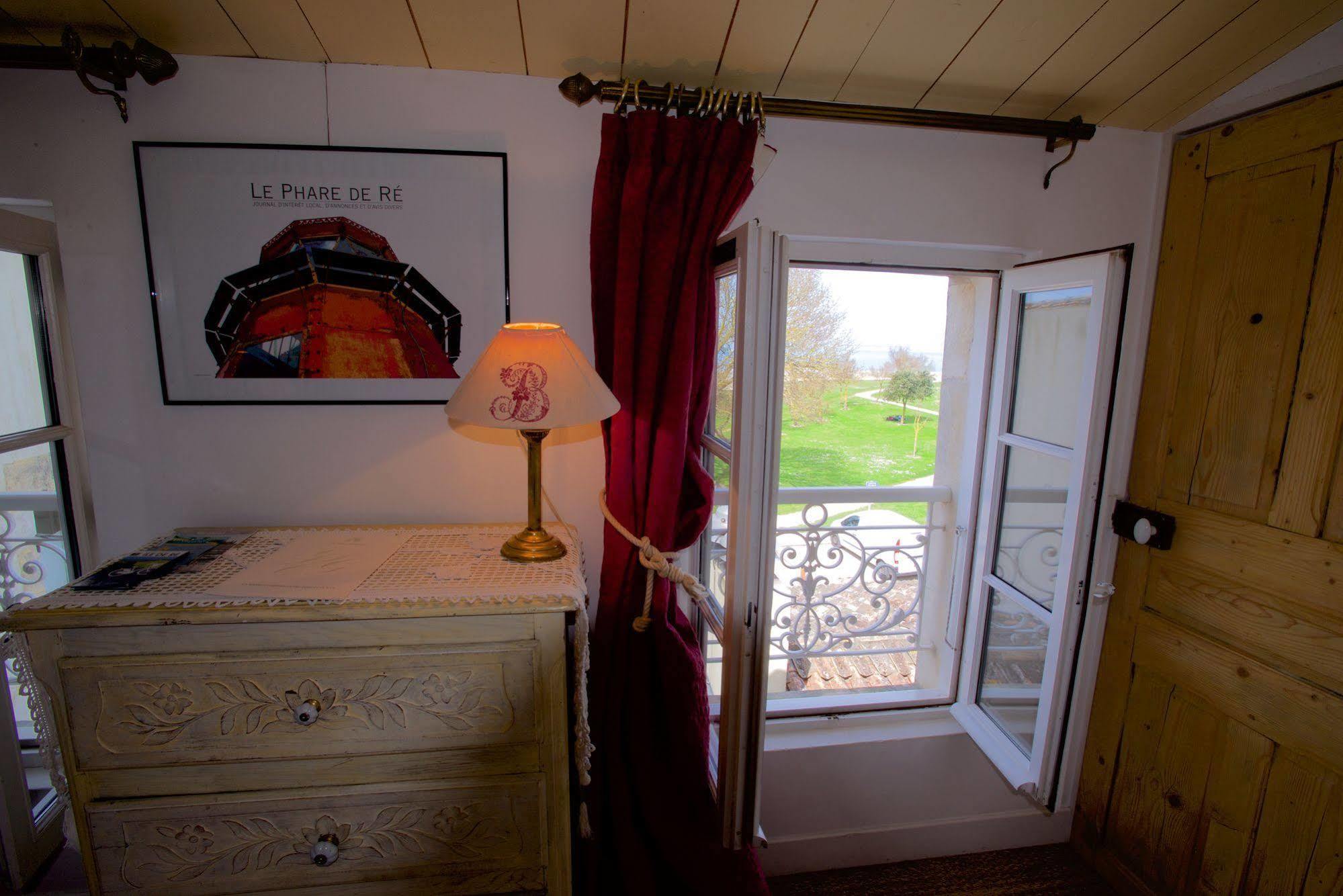 Le Corps De Garde Bed & Breakfast Saint-Martin-de-Re Exterior photo