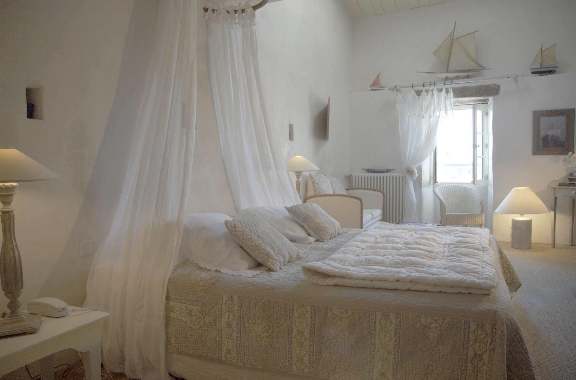 Le Corps De Garde Bed & Breakfast Saint-Martin-de-Re Exterior photo
